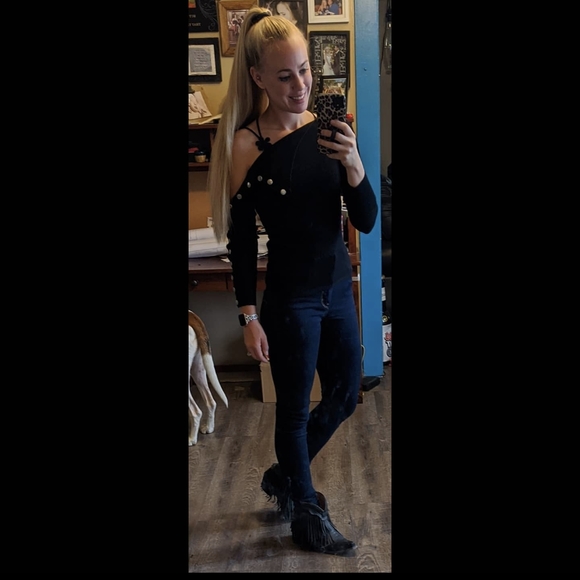 Meet your Posher, Eliza - Picture 1 of 1